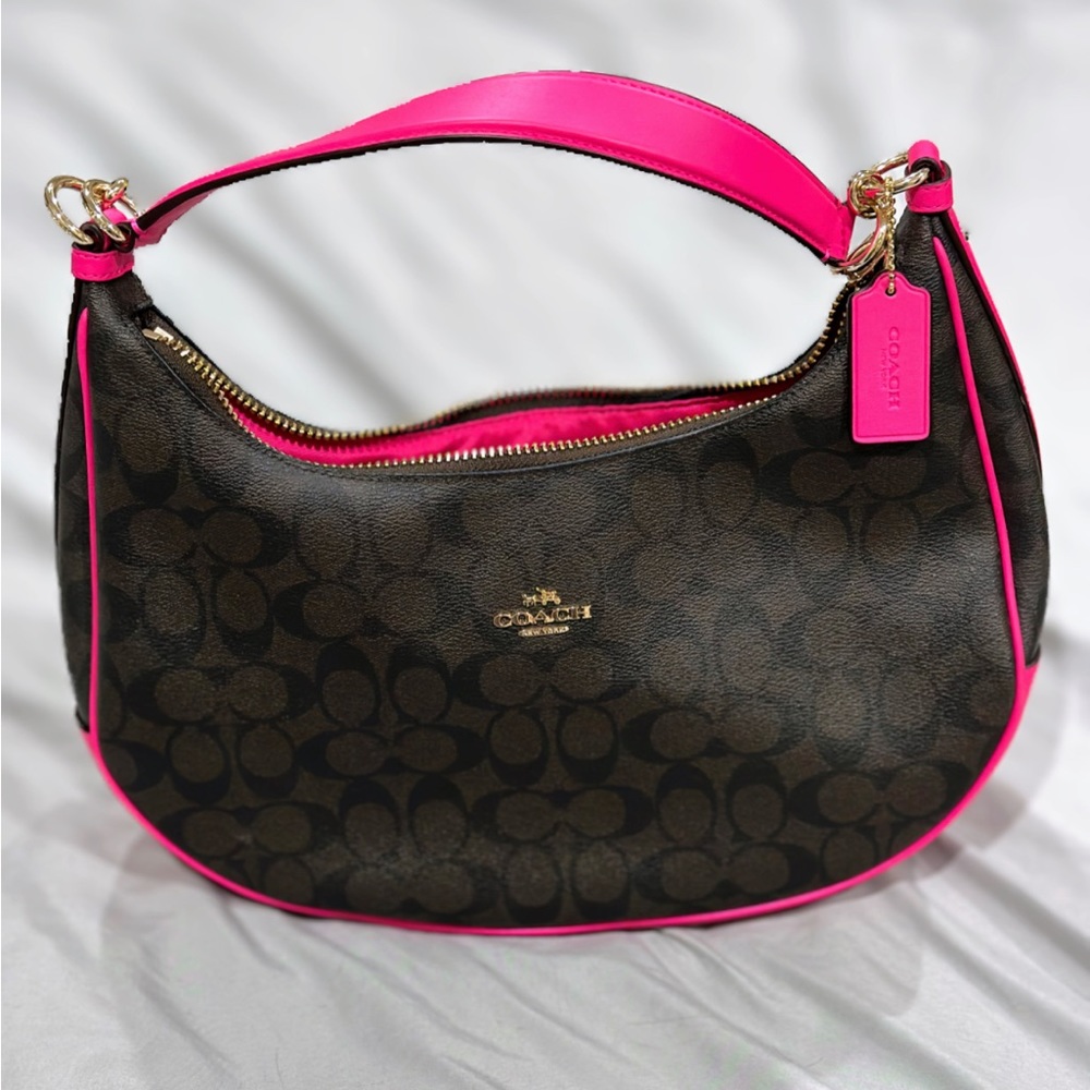 New without tag. Coach leather pink and brown hobo bag.